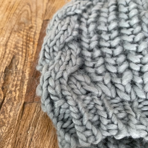 Women’s Chunky Blue Winter Hat - Picture 3 of 5